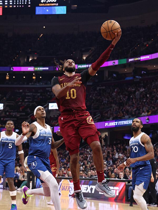 爱游戏体育-山东队轻取凯尔特人,戈贝尔点燃赛场