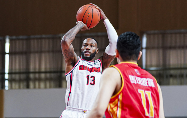 猛龙横扫浙江队，布克刷新纪录