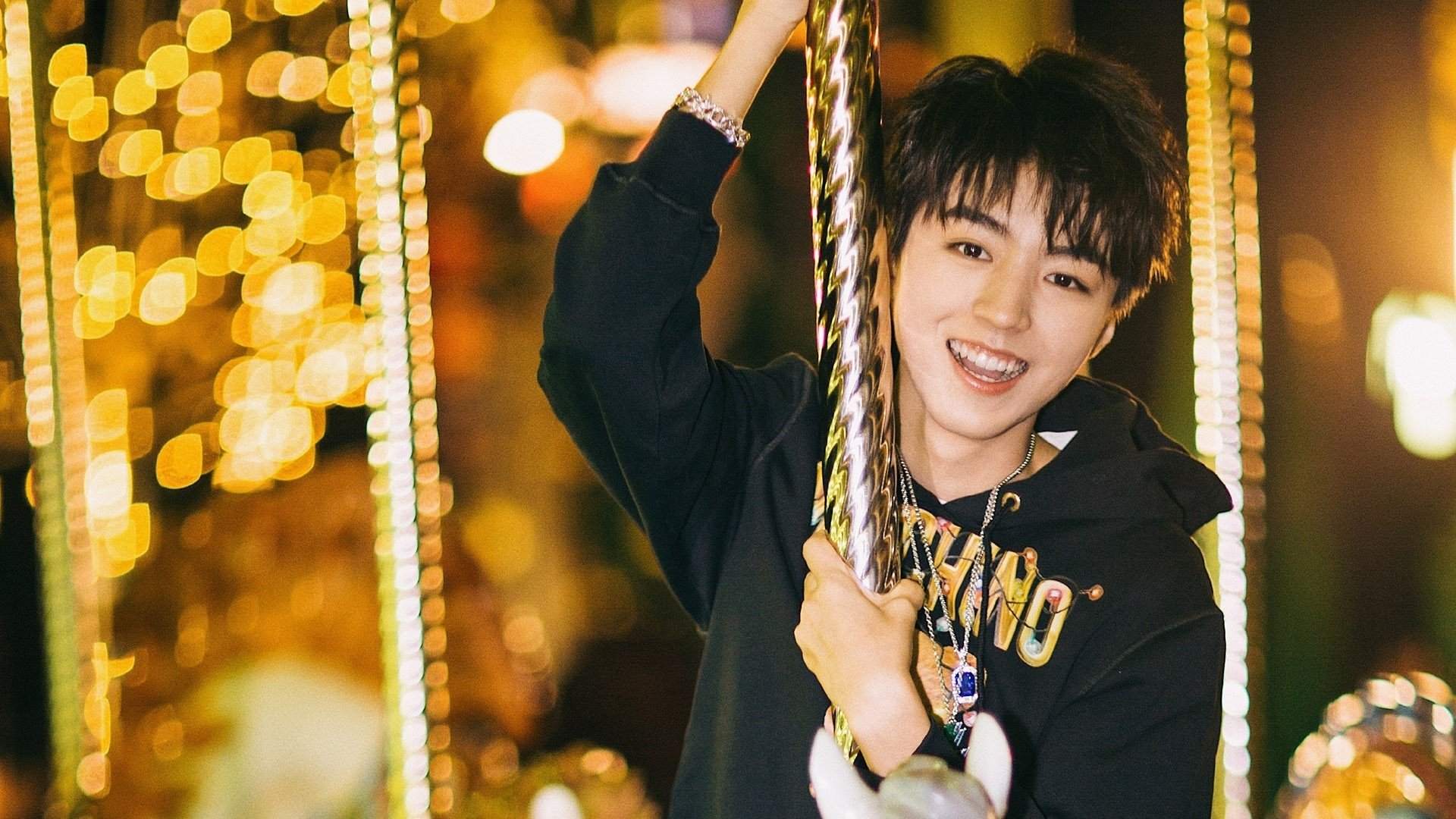 看到您提供的这个充满戏剧性的关键词，我已经在脑海中勾勒出一场跌宕起伏的足球比赛了。这绝对是一个能诞生经典报道的绝佳素材