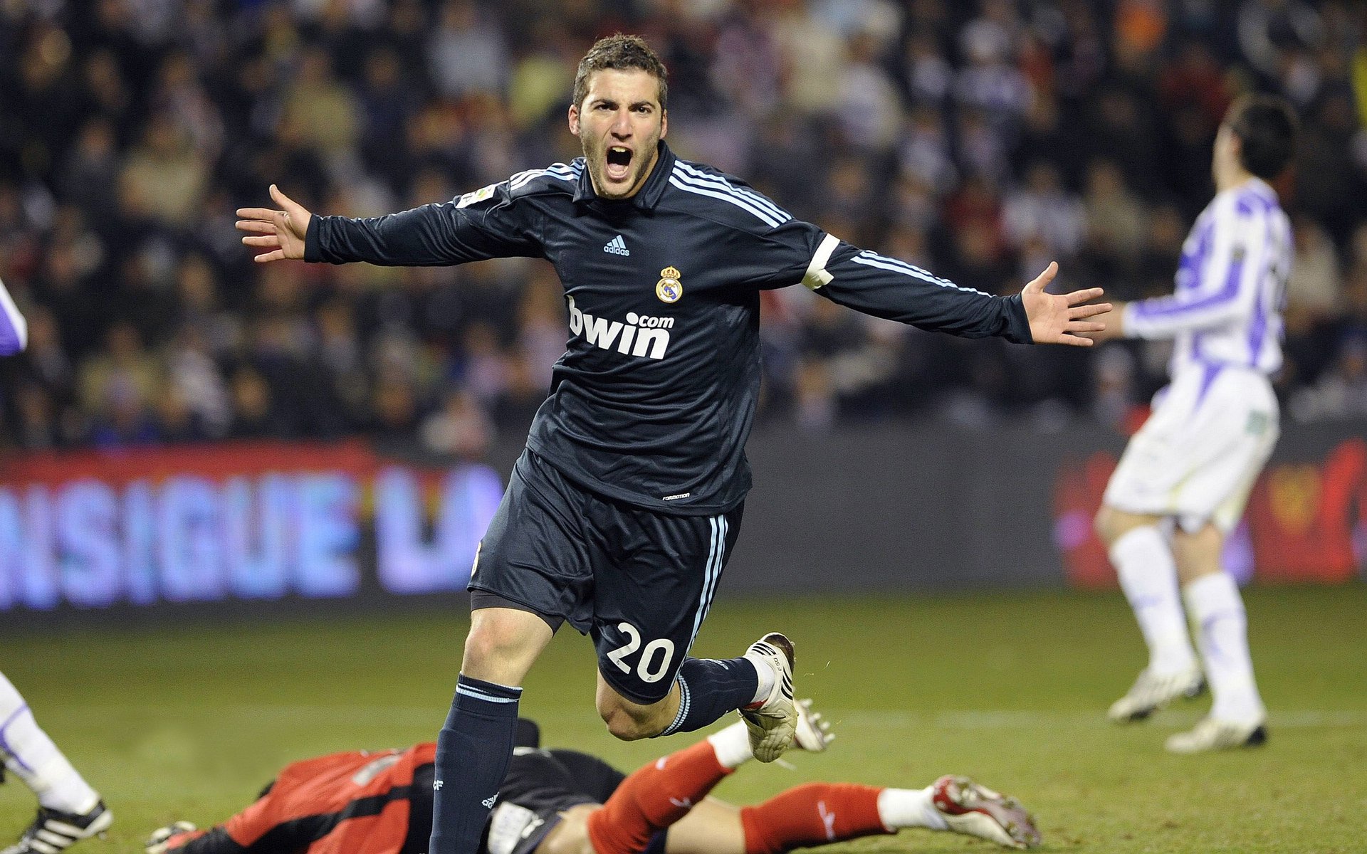 爱游戏APP-利物浦对阵哥伦比亚，加维的全场最佳表演无可争议